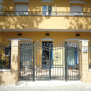 Della Vista Aparthotel